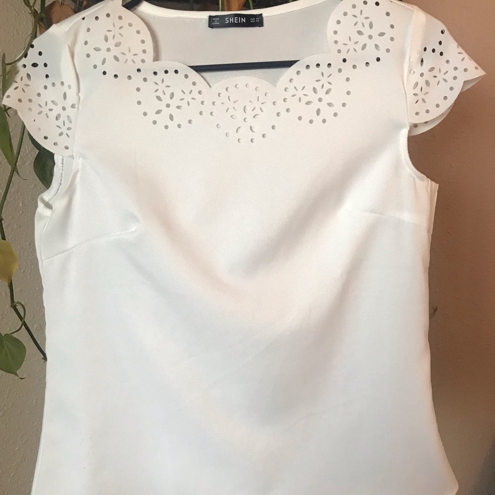 Chic White Laser Scalloped Sleeveless